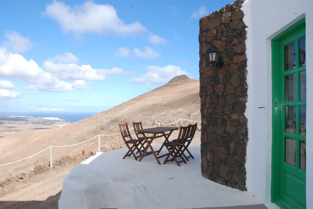 Villa El Perinque Femés Eksteriør billede